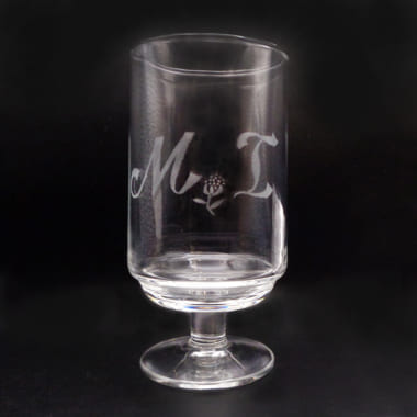 グラスにイニシャル