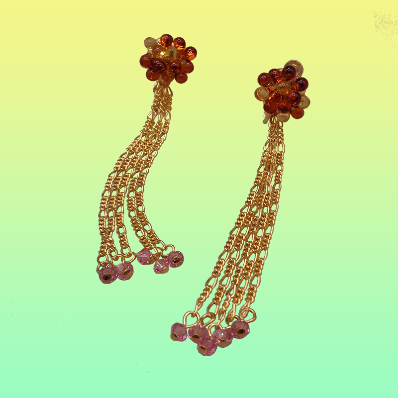 ドロップビーズの耳飾り