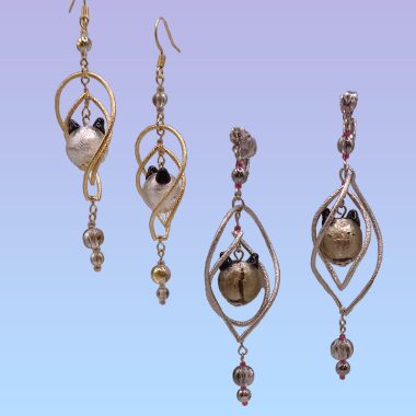 陽気なキャットの耳飾り