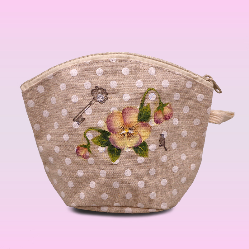 ビオラの化粧ポーチ