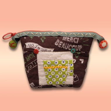 ファスナーが可愛いポーチ