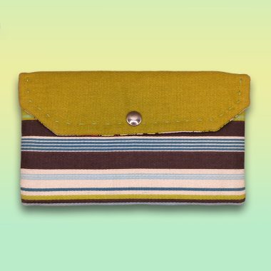 お薬手帳が入るポーチ